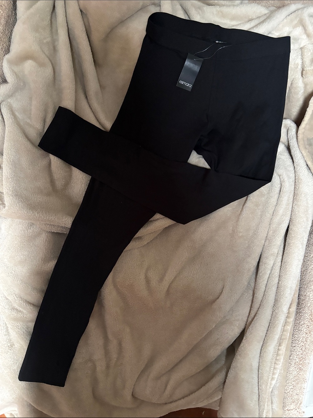 NWT Esmara Lightweight Black Leggings in Medium 8/10